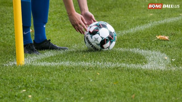 Phạt góc là một trong những tình huống thường gặp trên sân cỏ