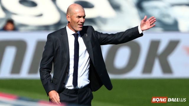 Zidane bắt đầu với sự nghiệp làm HLV bằng vai trò trợ lý bóng đá