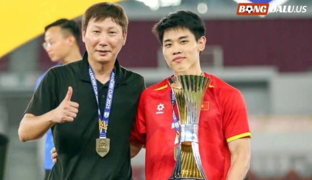 Ai là huấn luyện viên trưởng đội tuyển Việt Nam