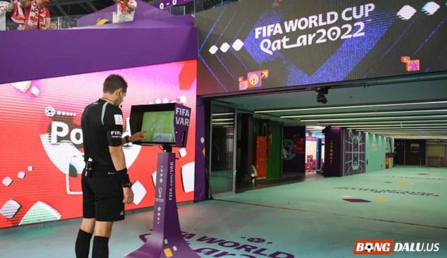 Tương lai của VAR trong bóng đá